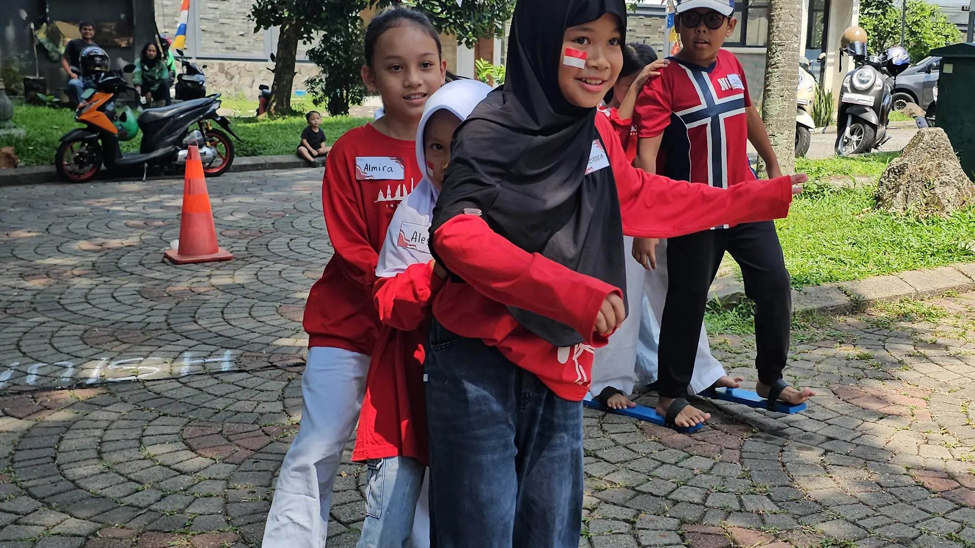 Permainan tim siswa James Course BNR.