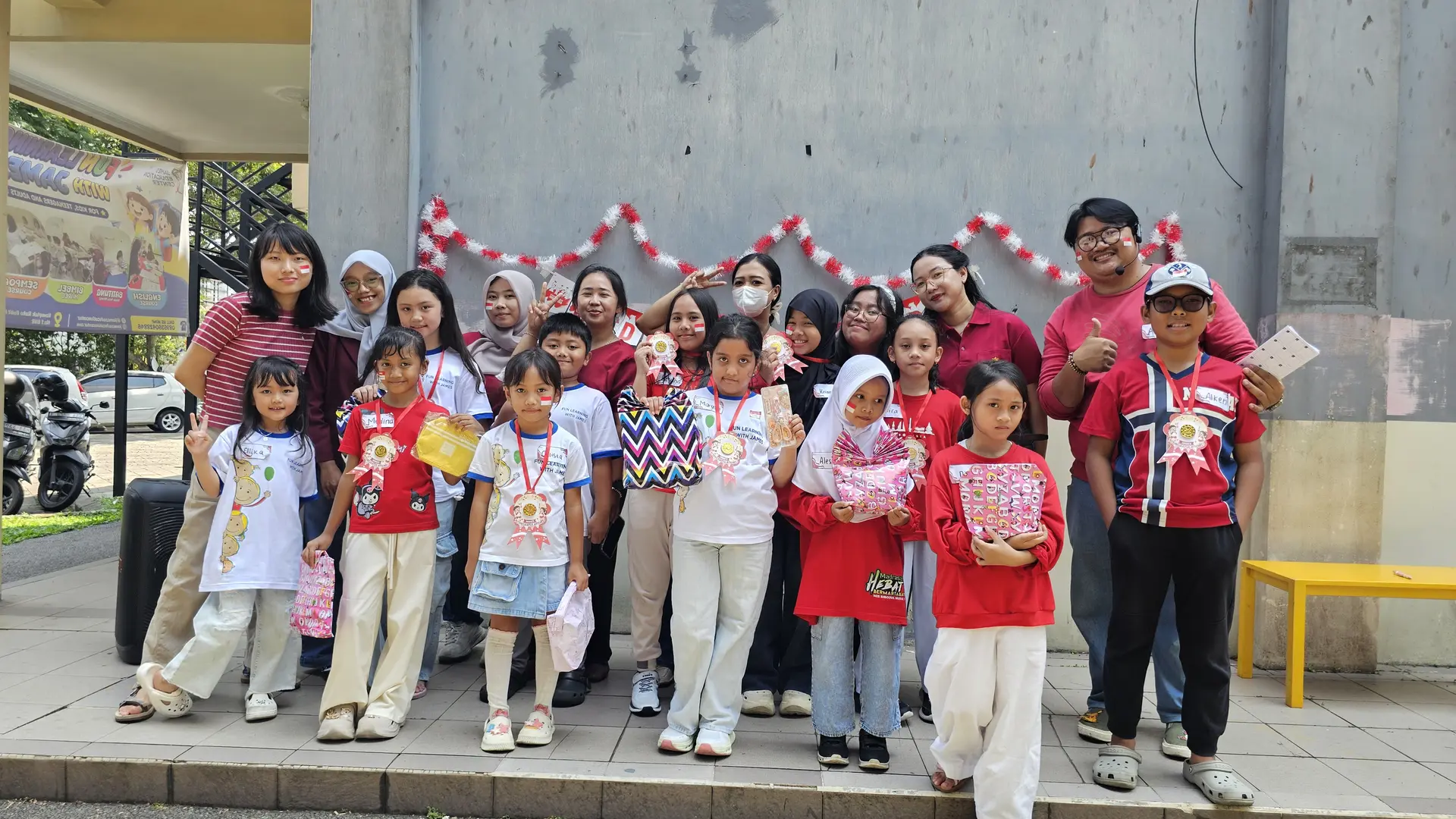 Foto bersama James Course BNR.
