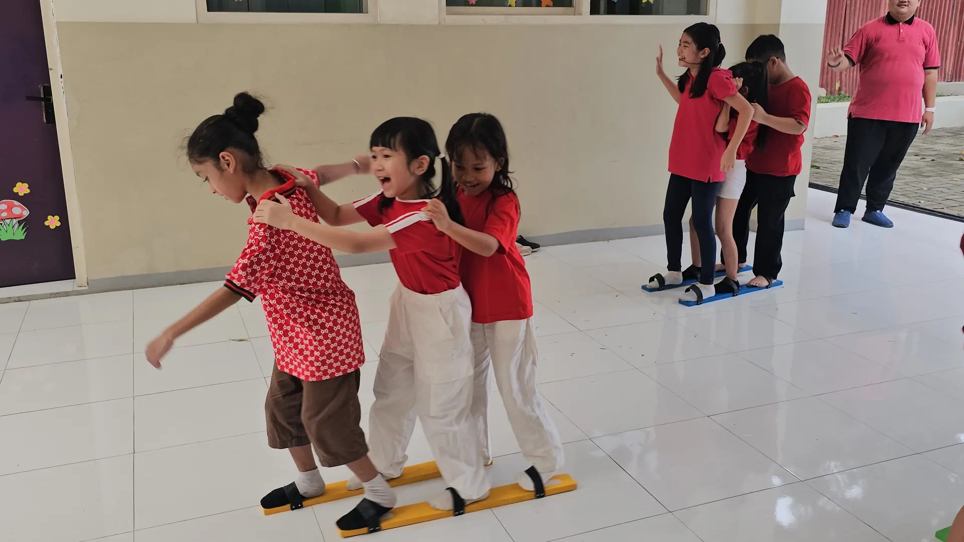Kebersamaan siswa James Elementary School.