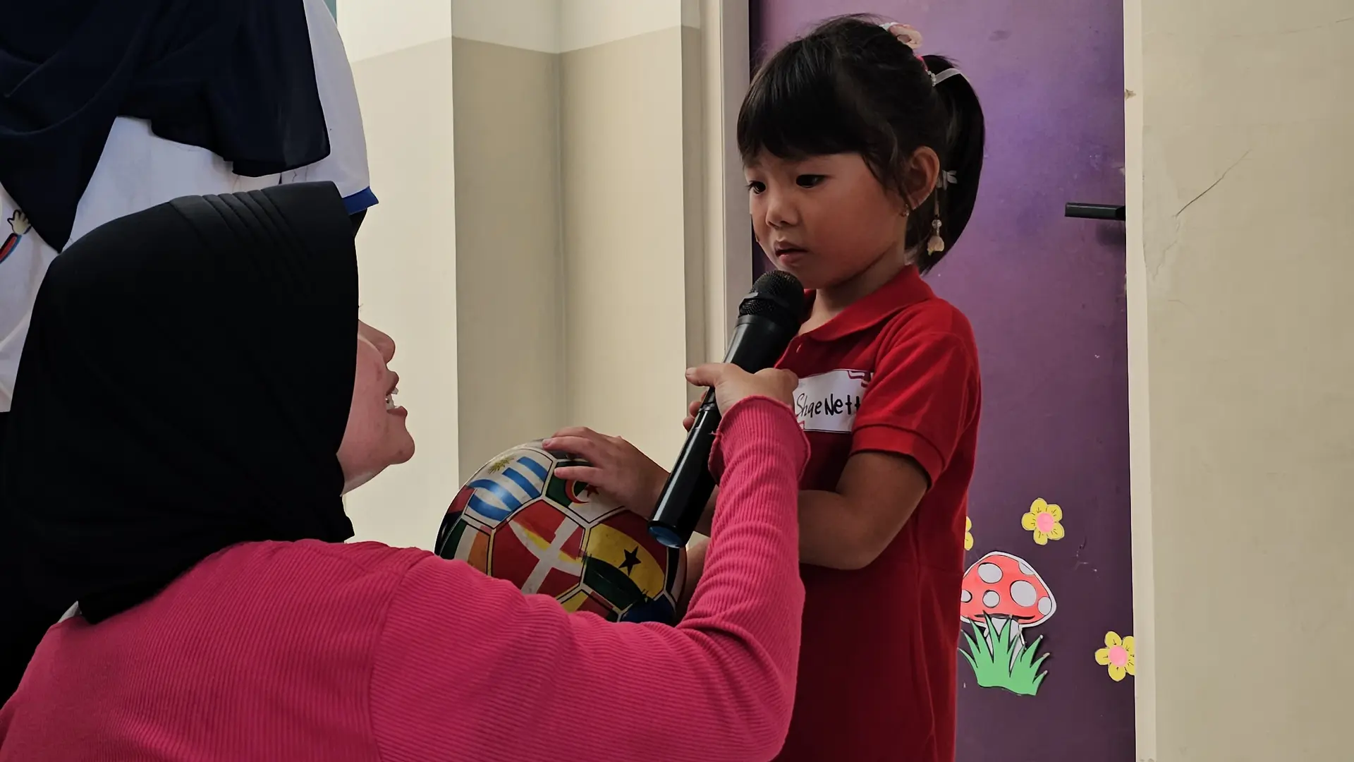 Peserta JEC Pakuan mengikuti permainan kelompok.